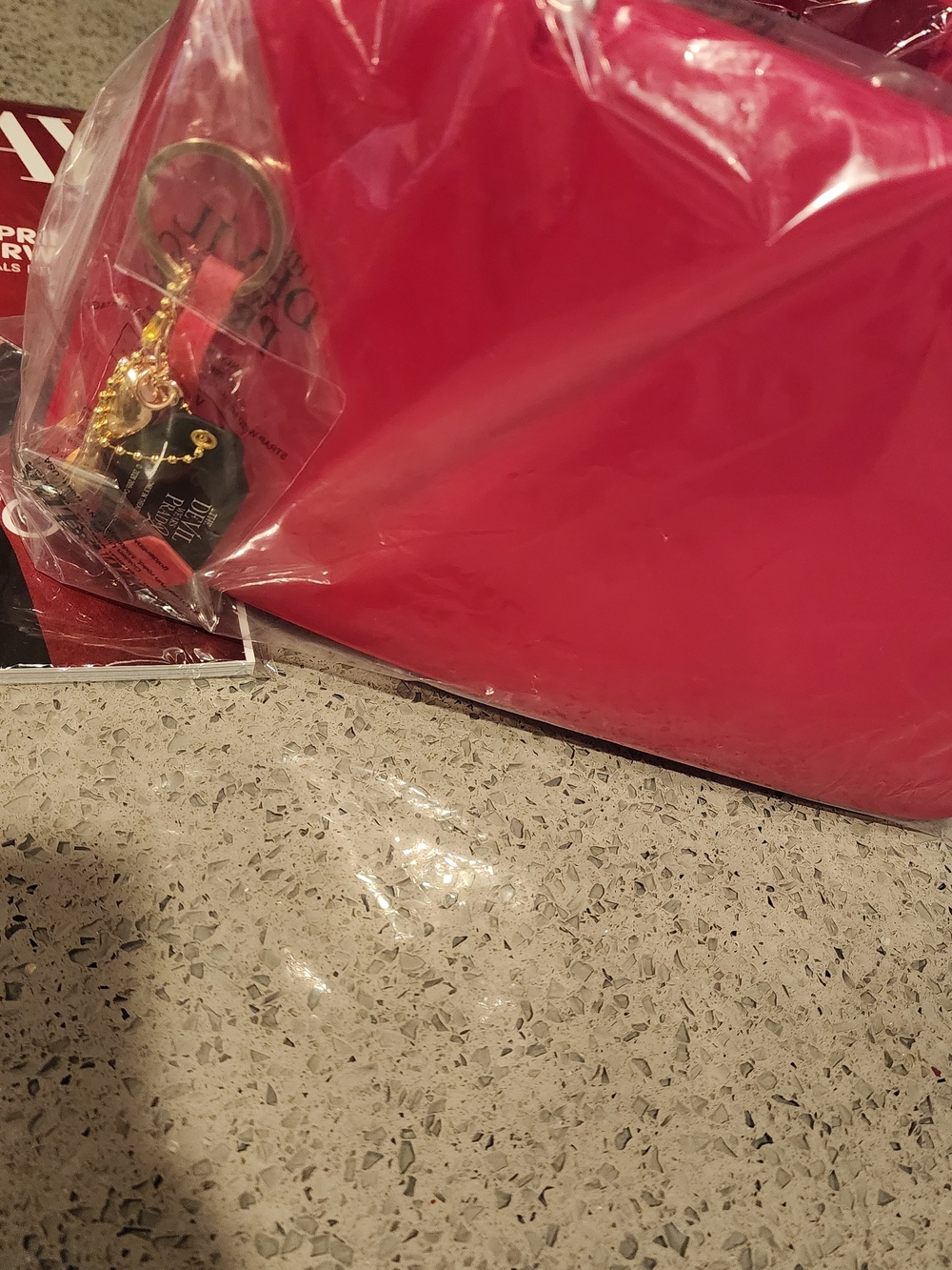 Devil Wears Prada Popcorn Bucket W Charm And Runway Magazine Combo - Picture 5 of 5